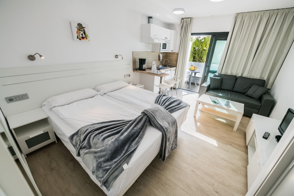 Bahía Calma Beach — Hotel rooms in Costa Calma, Canary Islands