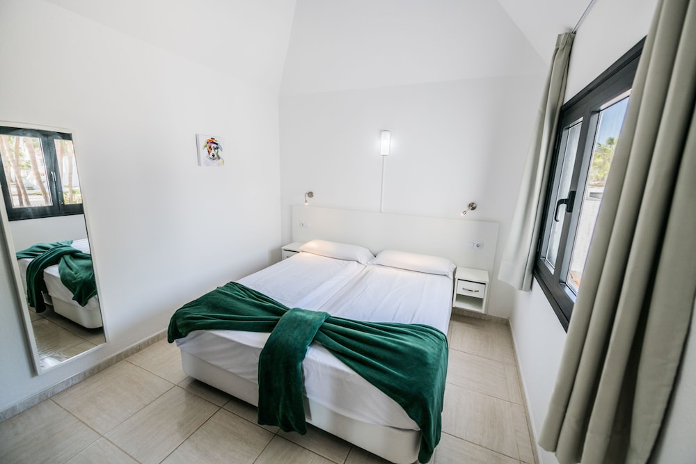Bahía Calma Beach — Hotel rooms in Costa Calma, Canary Islands