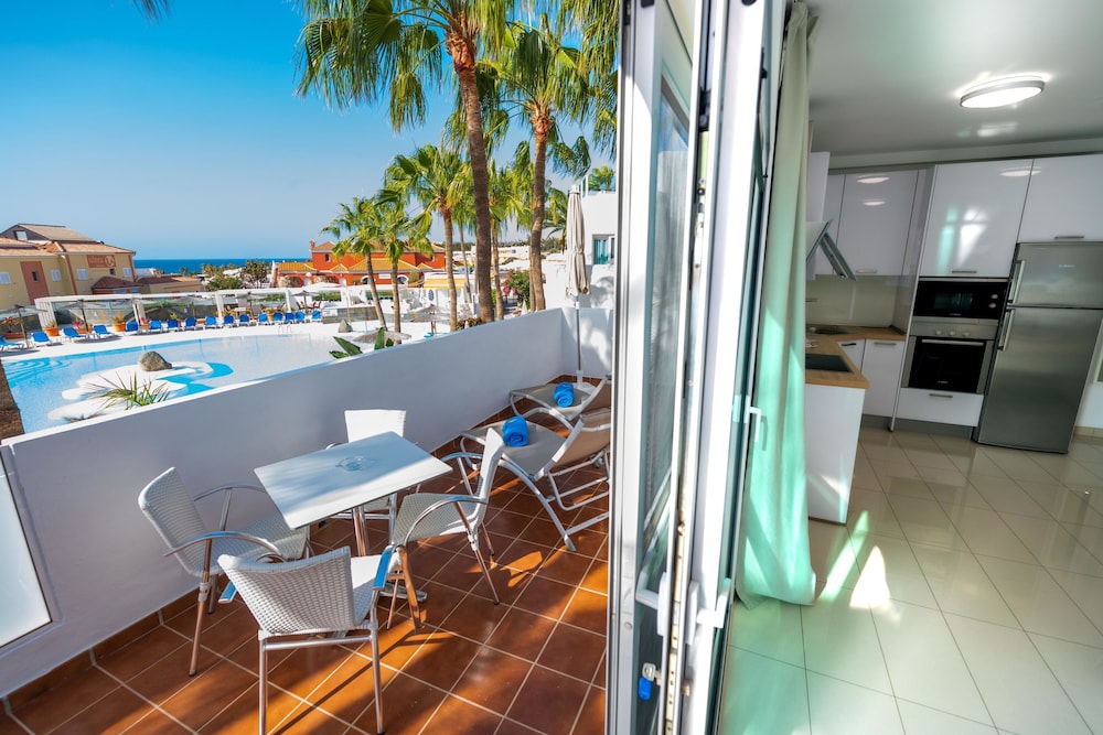 Bahía Calma Beach — Hotel rooms in Costa Calma, Canary Islands