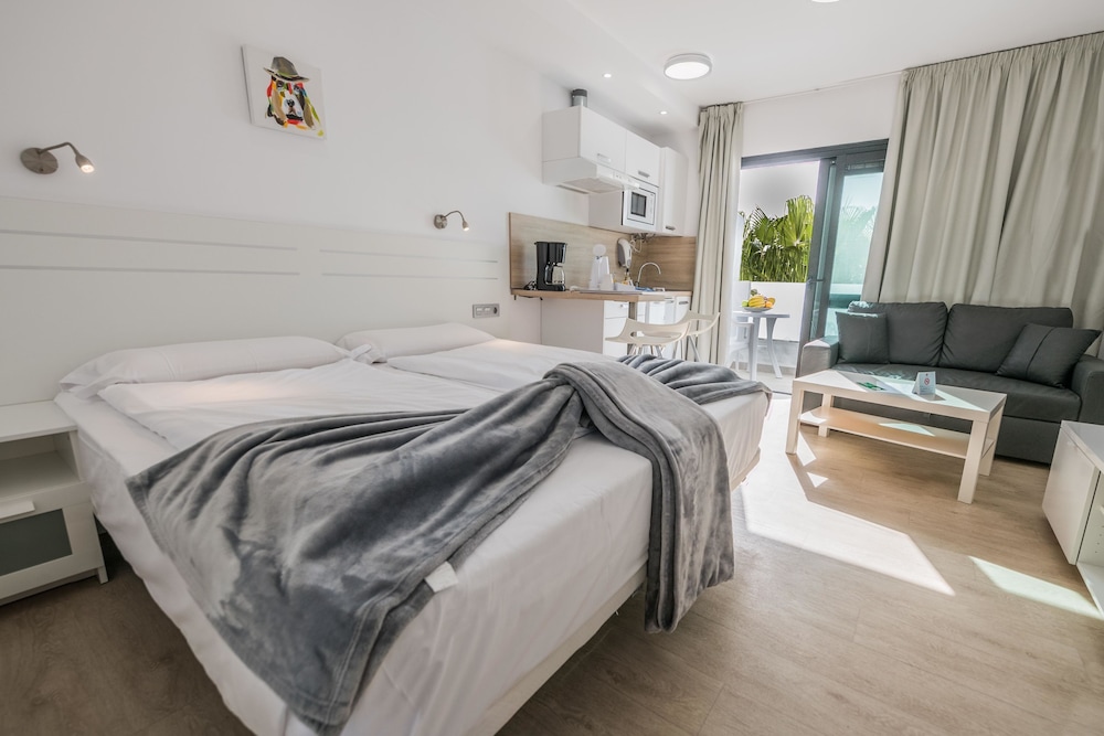 Bahía Calma Beach — Hotel rooms in Costa Calma, Canary Islands