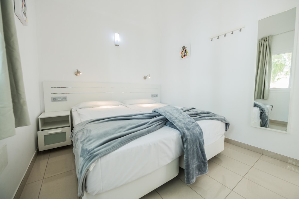 Bahía Calma Beach — Hotel rooms in Costa Calma, Canary Islands