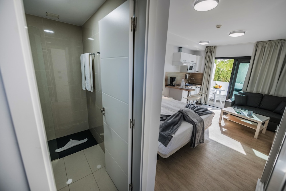 Bahía Calma Beach — Hotel rooms in Costa Calma, Canary Islands