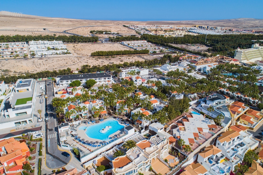 Bahía Calma Beach — Hotel building in Costa Calma, Canary Islands