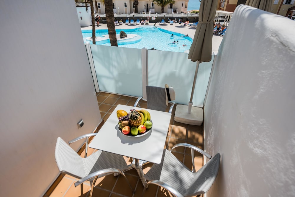 Bahía Calma Beach — Swimming pool in Costa Calma, Canary Islands