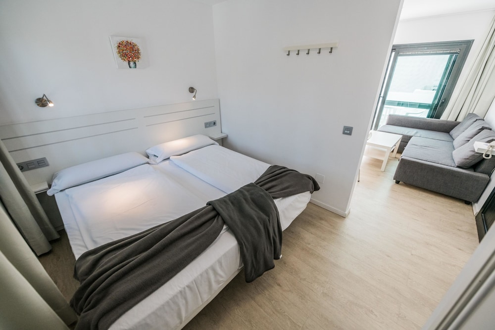 Bahía Calma Beach — Hotel rooms in Costa Calma, Canary Islands