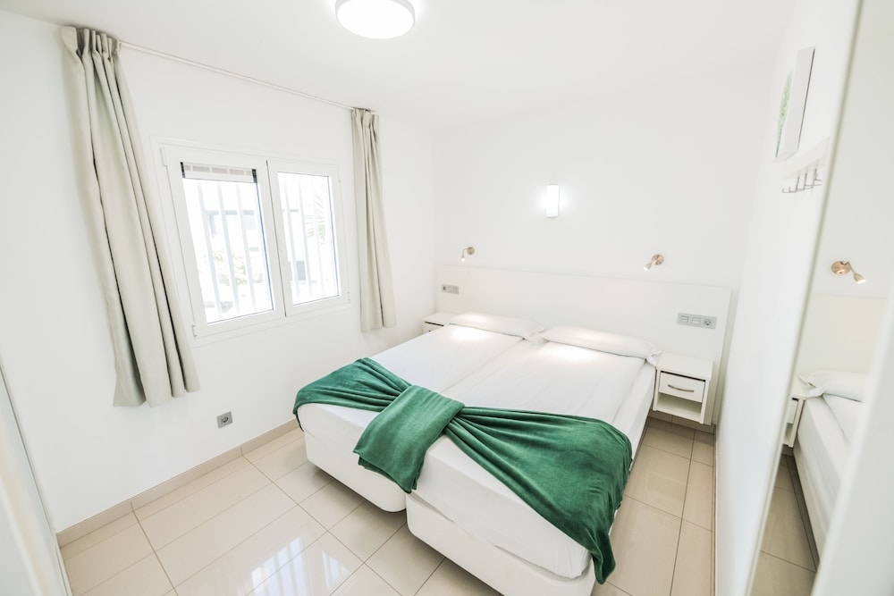 Bahía Calma Beach — Hotel rooms in Costa Calma, Canary Islands