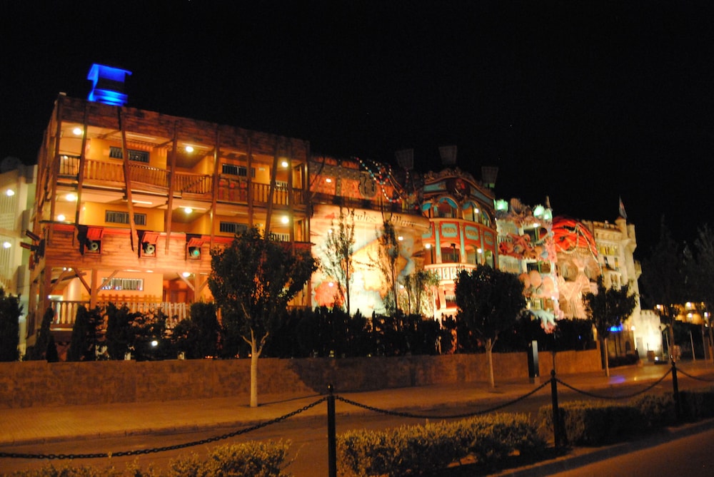 Pirates Village — Hotel building in Santa Ponca, Balearic Islands