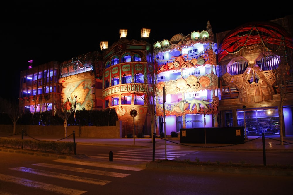 Pirates Village — Hotel building in Santa Ponca, Balearic Islands