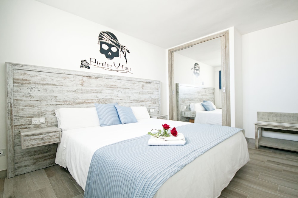 Pirates Village — Hotel rooms in Santa Ponca, Balearic Islands
