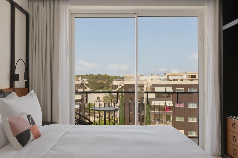 Hotel Riomar Ibiza, A Tribute Portfolio Hotel — Hotel rooms in Santa Eulalia, Balearic Islands