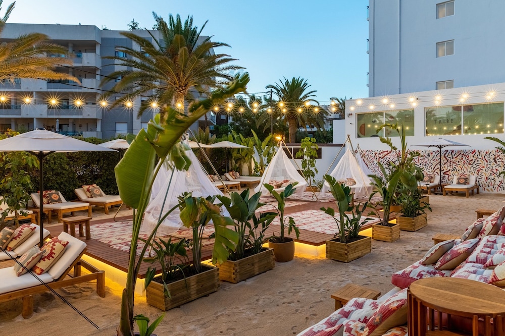 Hotel Riomar Ibiza, A Tribute Portfolio Hotel — Restaurant & bars in Santa Eulalia, Balearic Islands