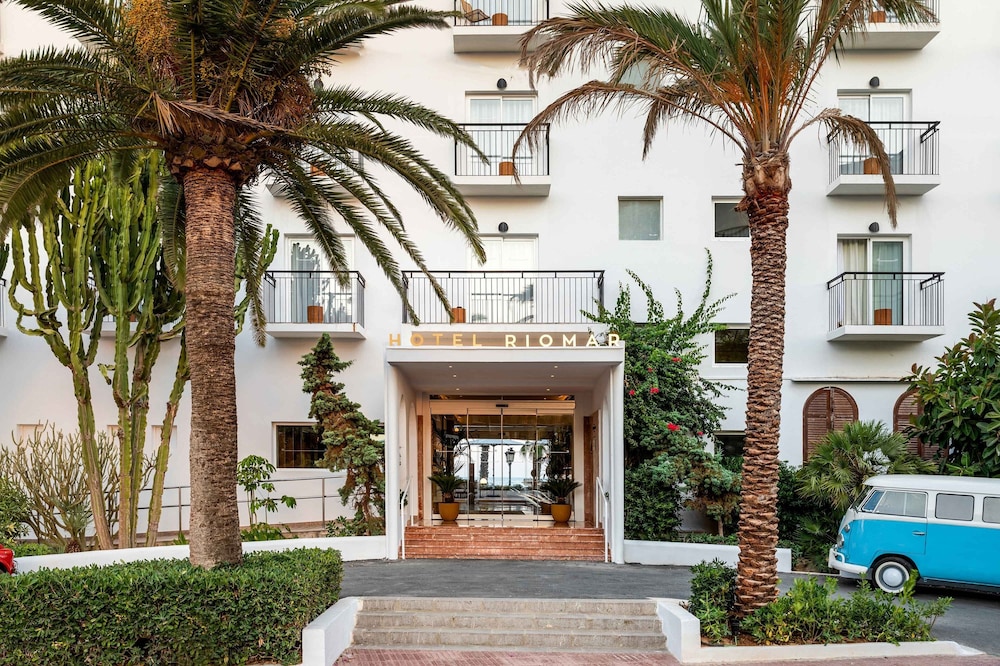 Hotel Riomar Ibiza, A Tribute Portfolio Hotel — Hotel building in Santa Eulalia, Balearic Islands