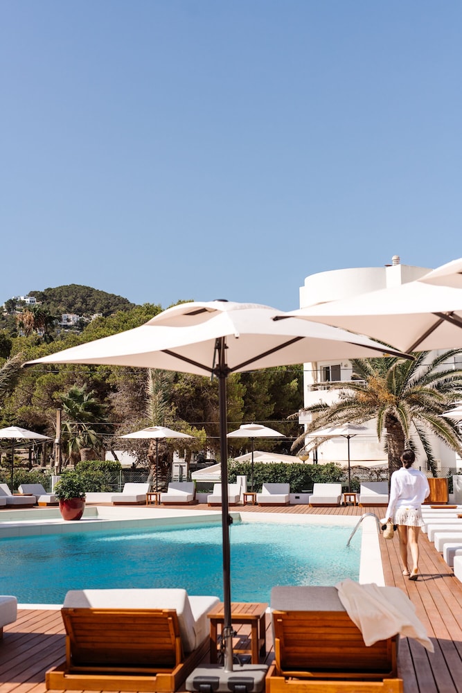 Hotel Riomar Ibiza, A Tribute Portfolio Hotel — Swimming pool in Santa Eulalia, Balearic Islands