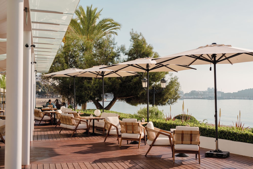 Hotel Riomar Ibiza, A Tribute Portfolio Hotel — Restaurant & bars in Santa Eulalia, Balearic Islands