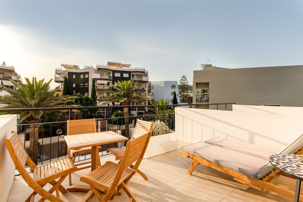 Hotel Riomar Ibiza, A Tribute Portfolio Hotel — Hotel building in Santa Eulalia, Balearic Islands