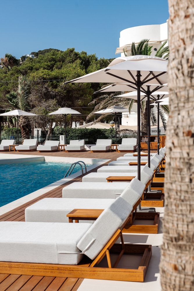 Hotel Riomar Ibiza, A Tribute Portfolio Hotel — Swimming pool in Santa Eulalia, Balearic Islands