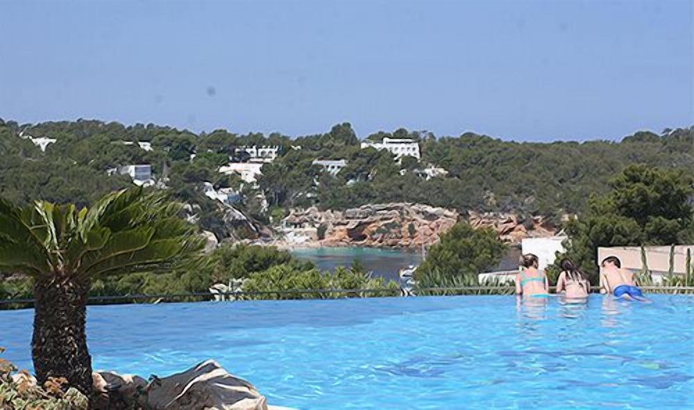 Apartamentos del Rey — Swimming pool in Portinatx, Balearic Islands