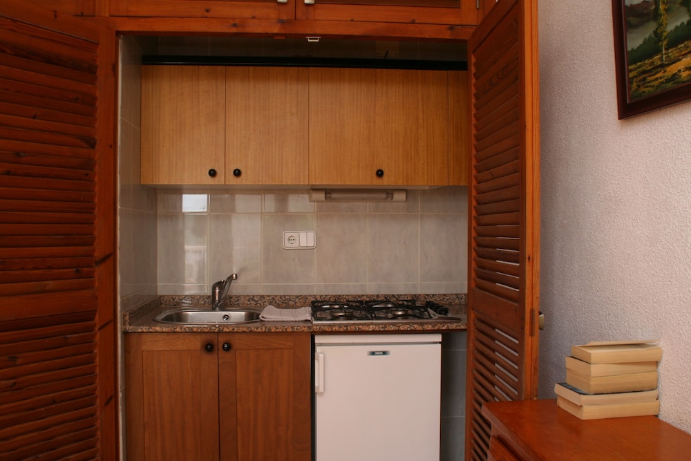 Apartamentos del Rey — Hotel rooms in Portinatx, Balearic Islands