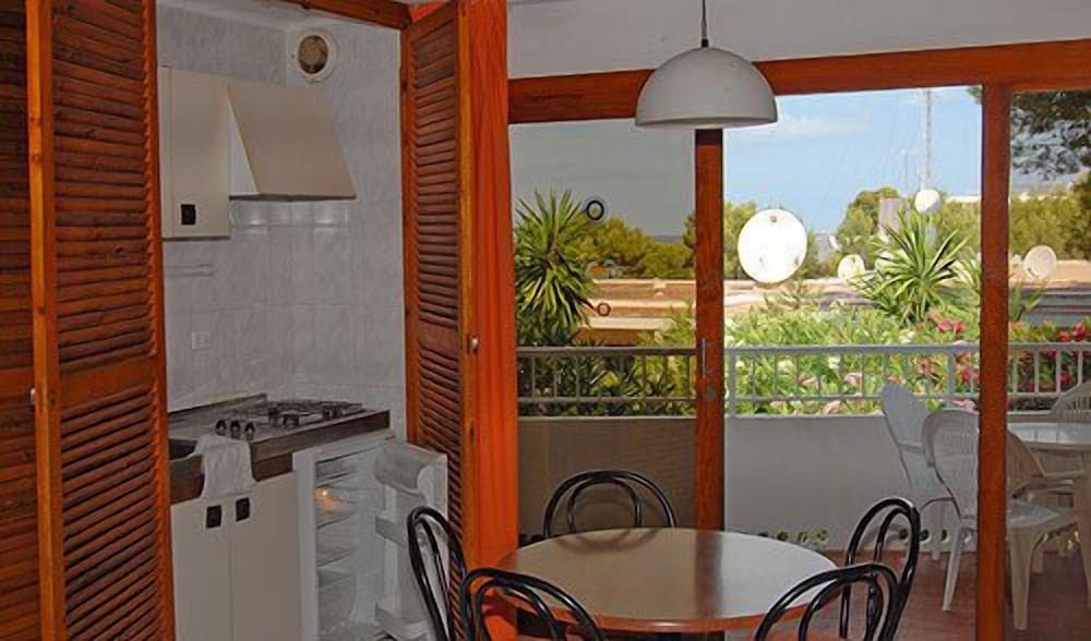 Apartamentos del Rey — Hotel rooms in Portinatx, Balearic Islands