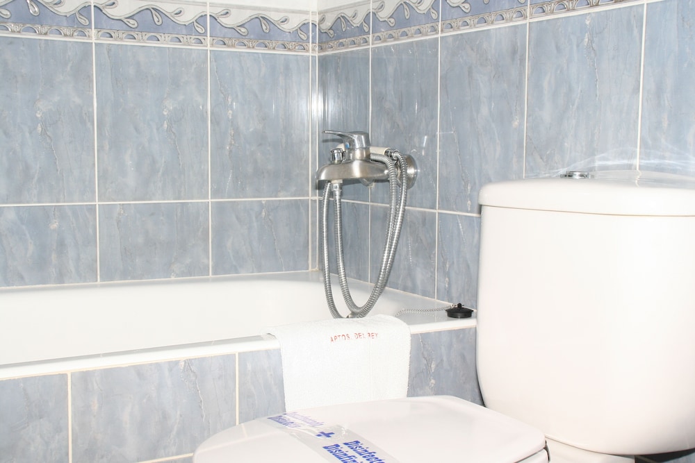 Apartamentos del Rey — Hotel rooms in Portinatx, Balearic Islands