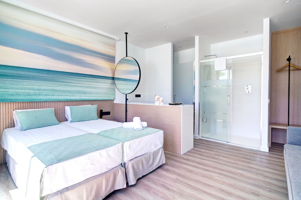 Alannia Salou Resort — Rooms in Salou, Catalonia