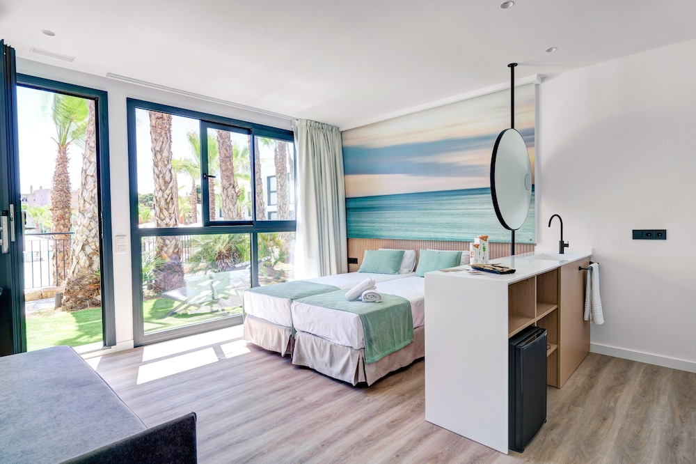 Alannia Salou Resort — Rooms in Salou, Catalonia