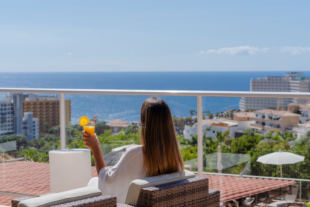 Wyndham Residences Costa Adeje — Hotel rooms in Costa Adeje, Canary Islands