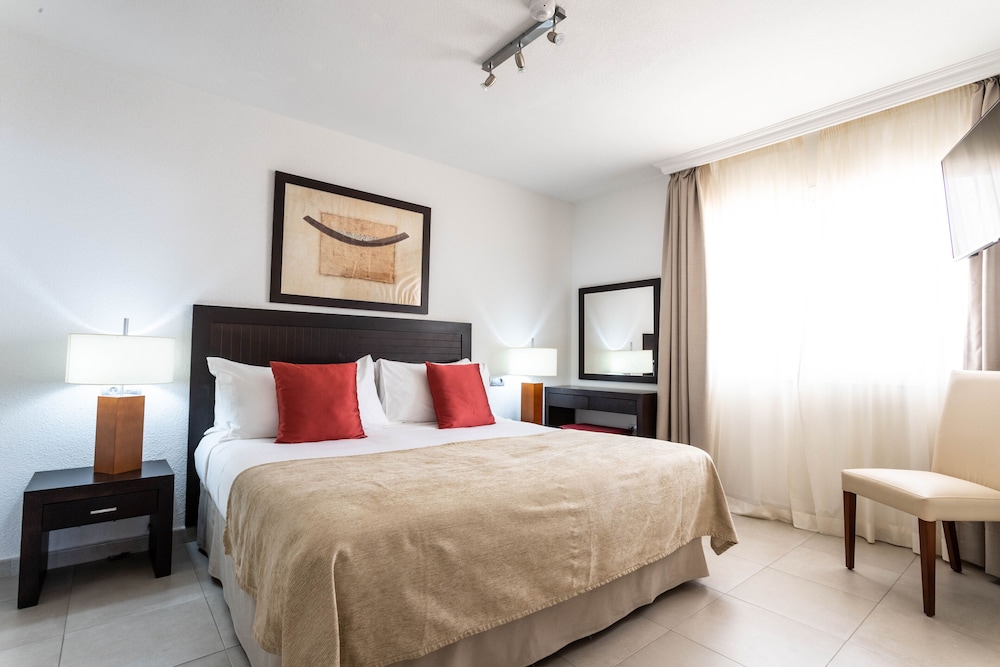 Wyndham Residences Costa Adeje — Hotel rooms in Costa Adeje, Canary Islands