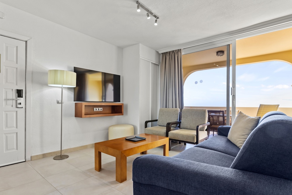 Wyndham Residences Costa Adeje — Hotel rooms in Costa Adeje, Canary Islands