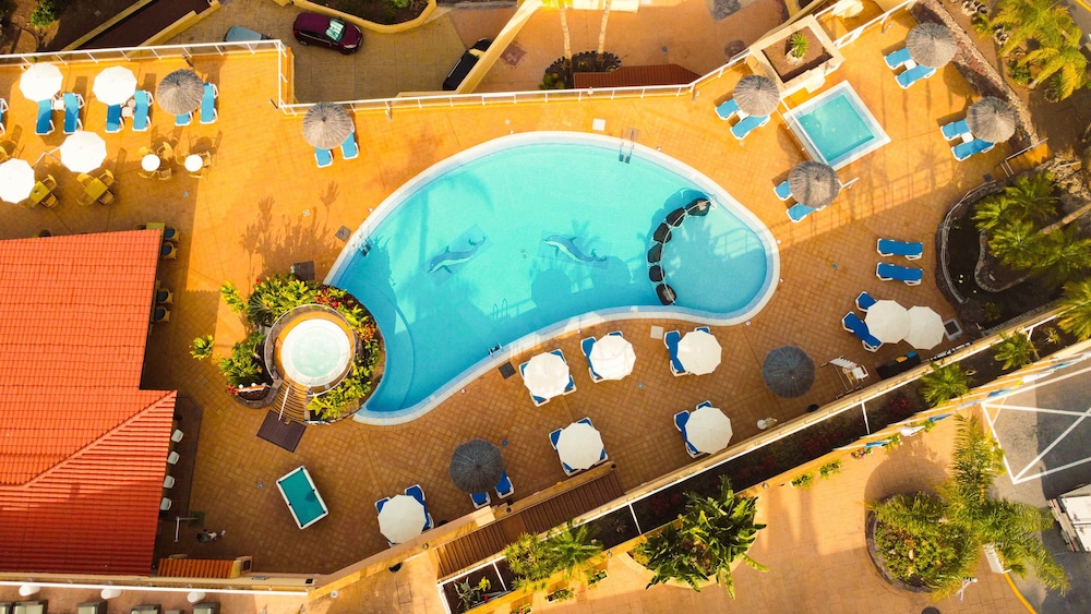 Wyndham Residences Costa Adeje — Swimming pool in Costa Adeje, Canary Islands