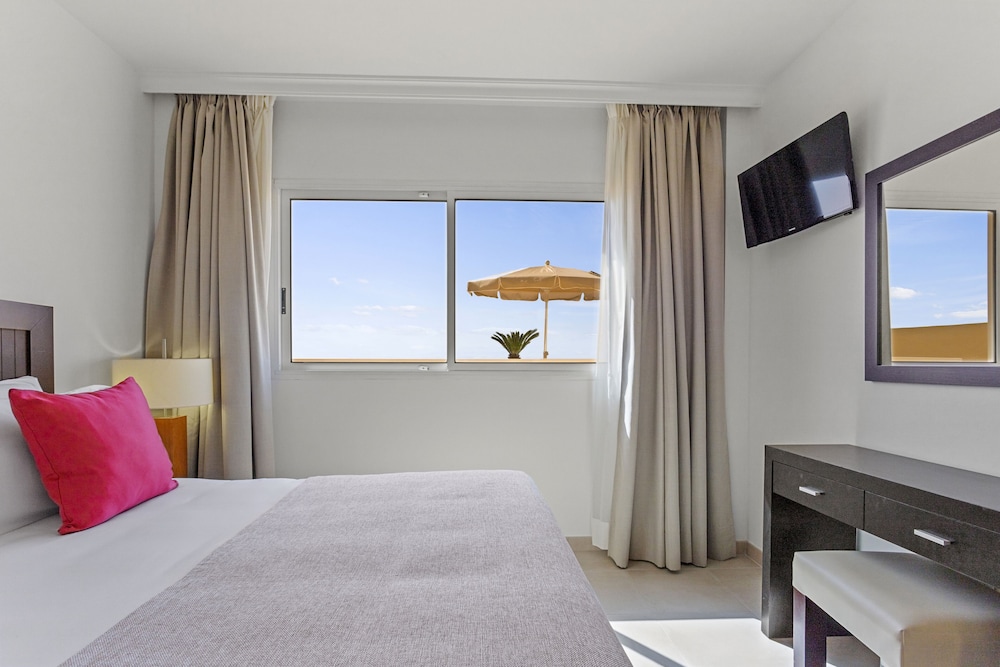 Wyndham Residences Costa Adeje — Hotel rooms in Costa Adeje, Canary Islands