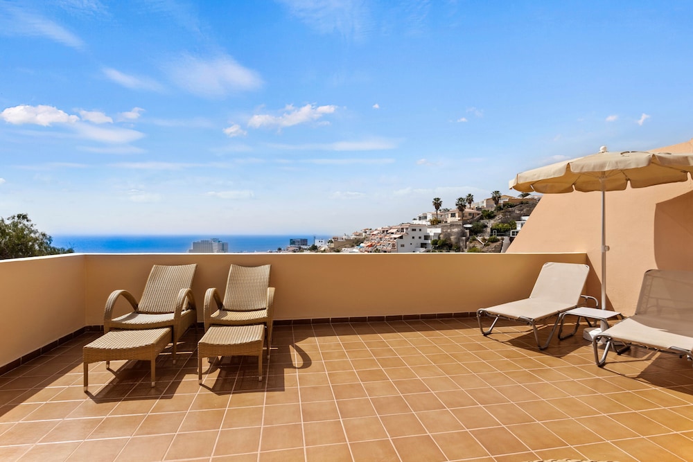 Wyndham Residences Costa Adeje — Hotel rooms in Costa Adeje, Canary Islands