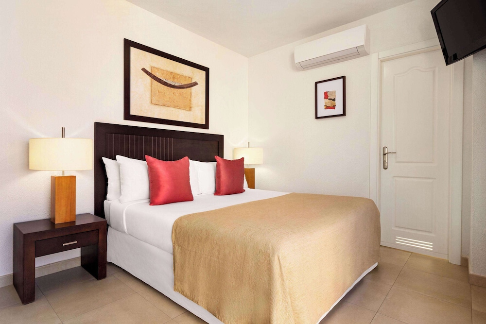 Wyndham Residences Costa Adeje — Hotel rooms in Costa Adeje, Canary Islands