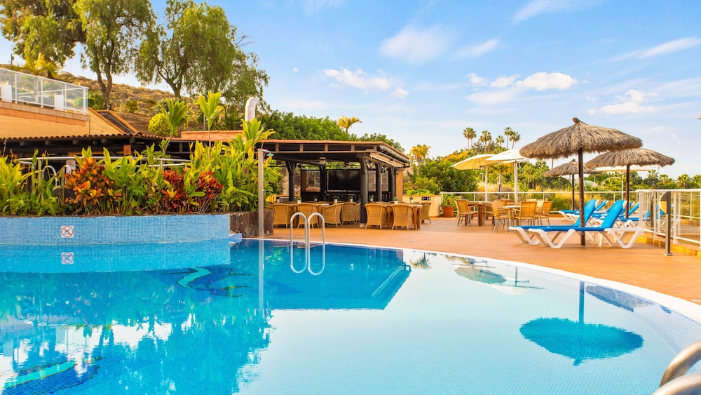 Wyndham Residences Costa Adeje — Swimming pool in Costa Adeje, Canary Islands