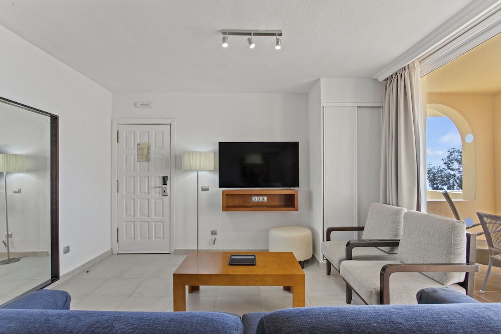 Wyndham Residences Costa Adeje — Hotel rooms in Costa Adeje, Canary Islands