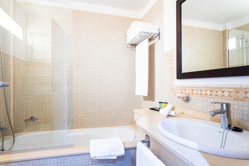 Wyndham Residences Costa Adeje — Hotel rooms in Costa Adeje, Canary Islands