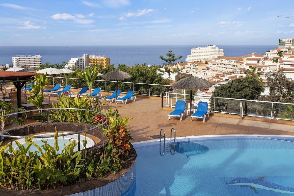 Wyndham Residences Costa Adeje — Swimming pool in Costa Adeje, Canary Islands