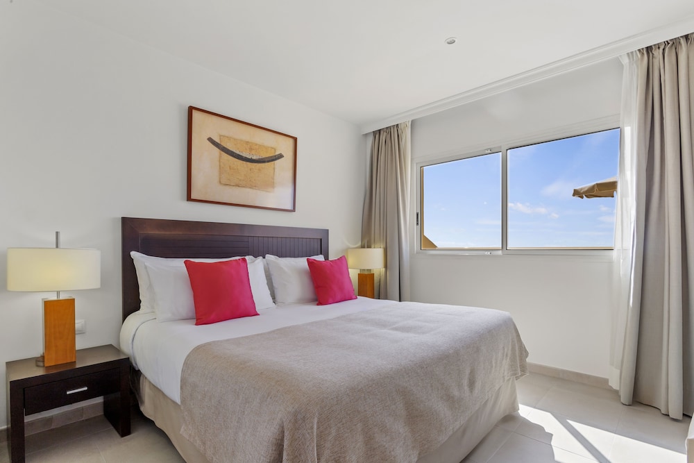 Wyndham Residences Costa Adeje — Hotel rooms in Costa Adeje, Canary Islands