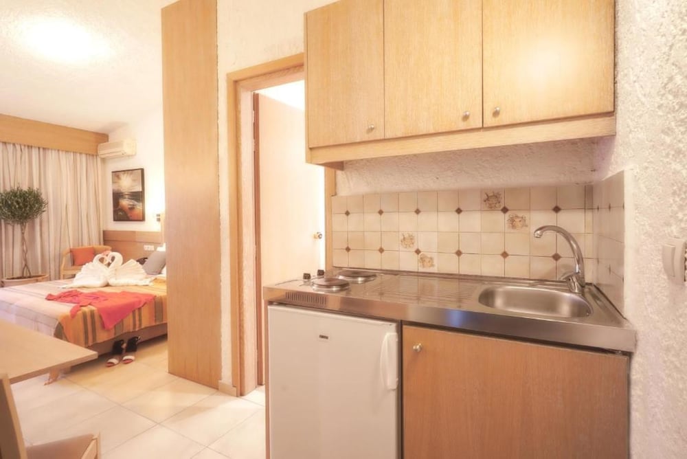 Flamingos Hotel by GHH — Hotel rooms in Chania