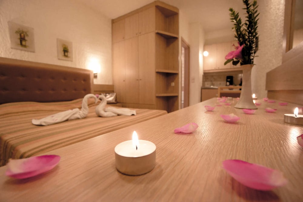 Flamingos Hotel by GHH — Hotel rooms in Chania