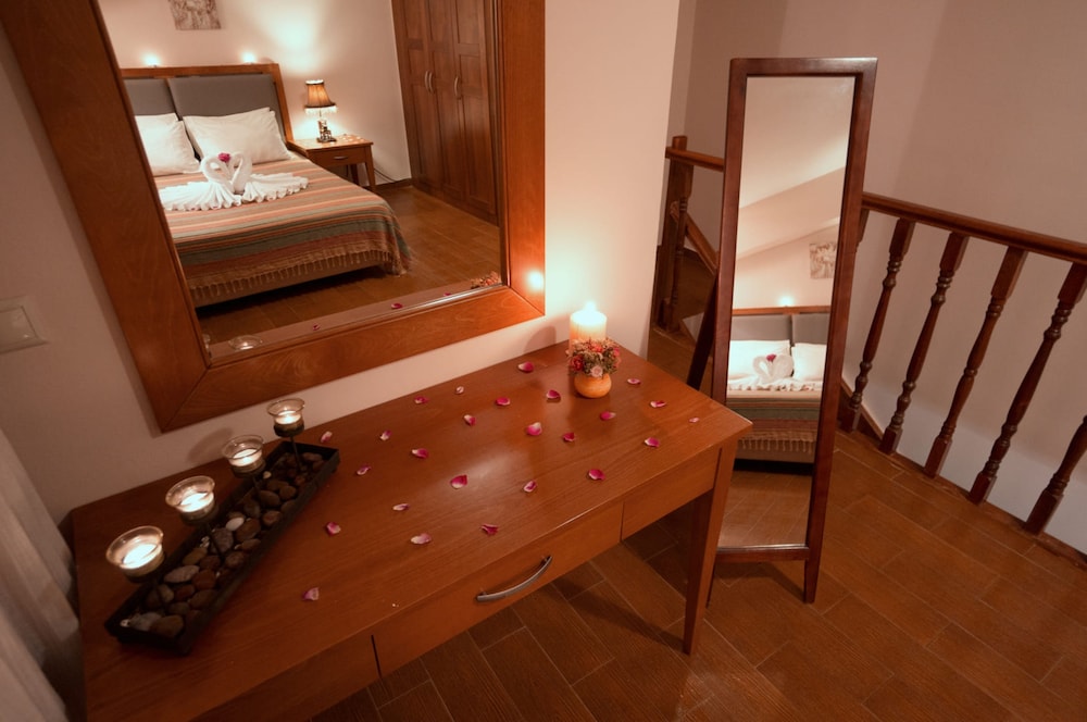 Flamingos Hotel by GHH — Hotel rooms in Chania