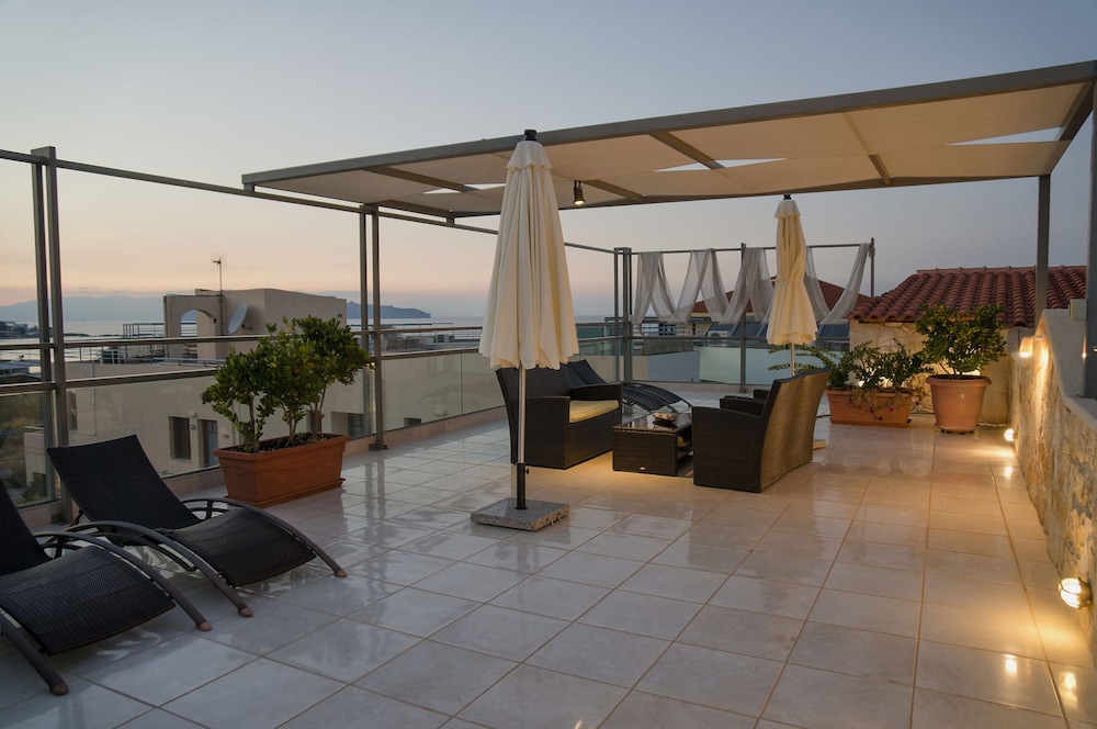 Flamingos Hotel by GHH — Hotel building in Chania