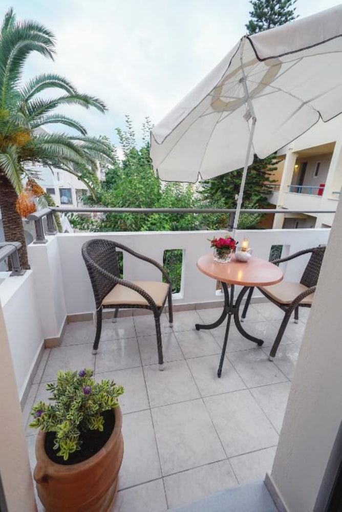 Flamingos Hotel by GHH — Hotel building in Chania