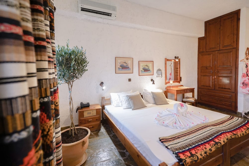Flamingos Hotel by GHH — Hotel rooms in Chania