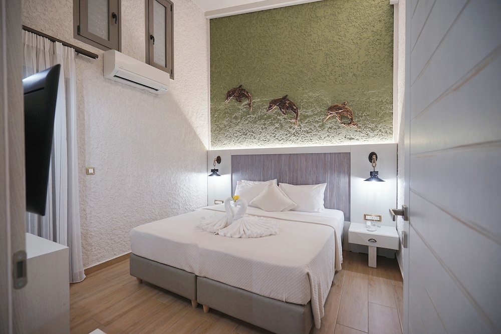 Flamingos Hotel by GHH — Hotel rooms in Chania