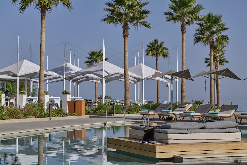 AMIRA LUXURY RESORT & SPA — Swimming pool in Rethymnon