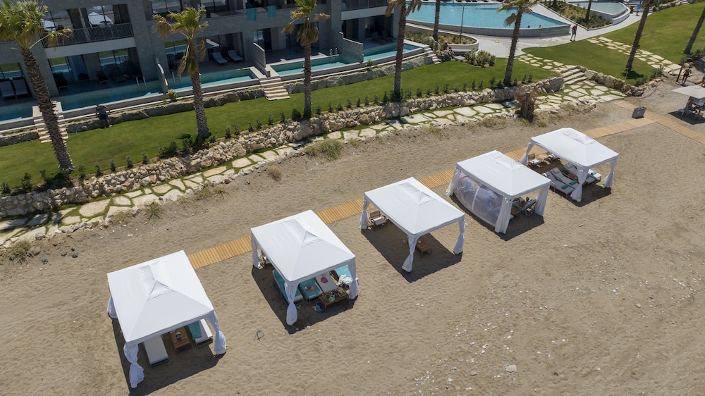AMIRA LUXURY RESORT & SPA — Beach in Rethymnon