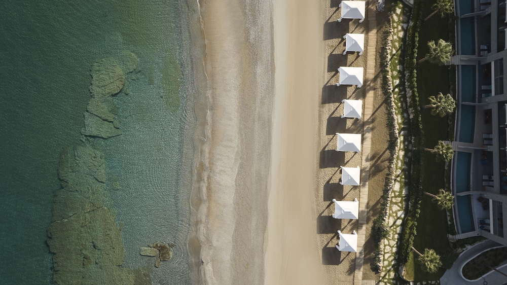 AMIRA LUXURY RESORT & SPA — Beach in Rethymnon