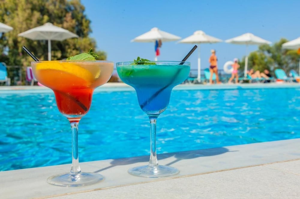 Calamos Beach Hotel by Anayia All Inclusive Resorts — Swimming pool in Marathon, Attica