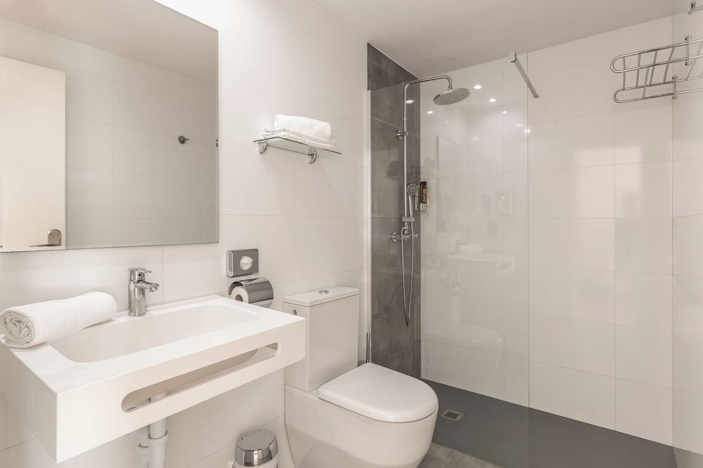 Hostal Neptuno — Hotel rooms in Peguera, Balearic Islands